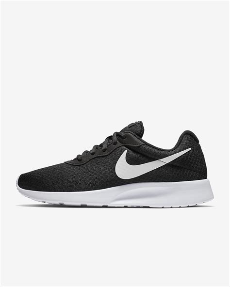 nike tanjun shoes.